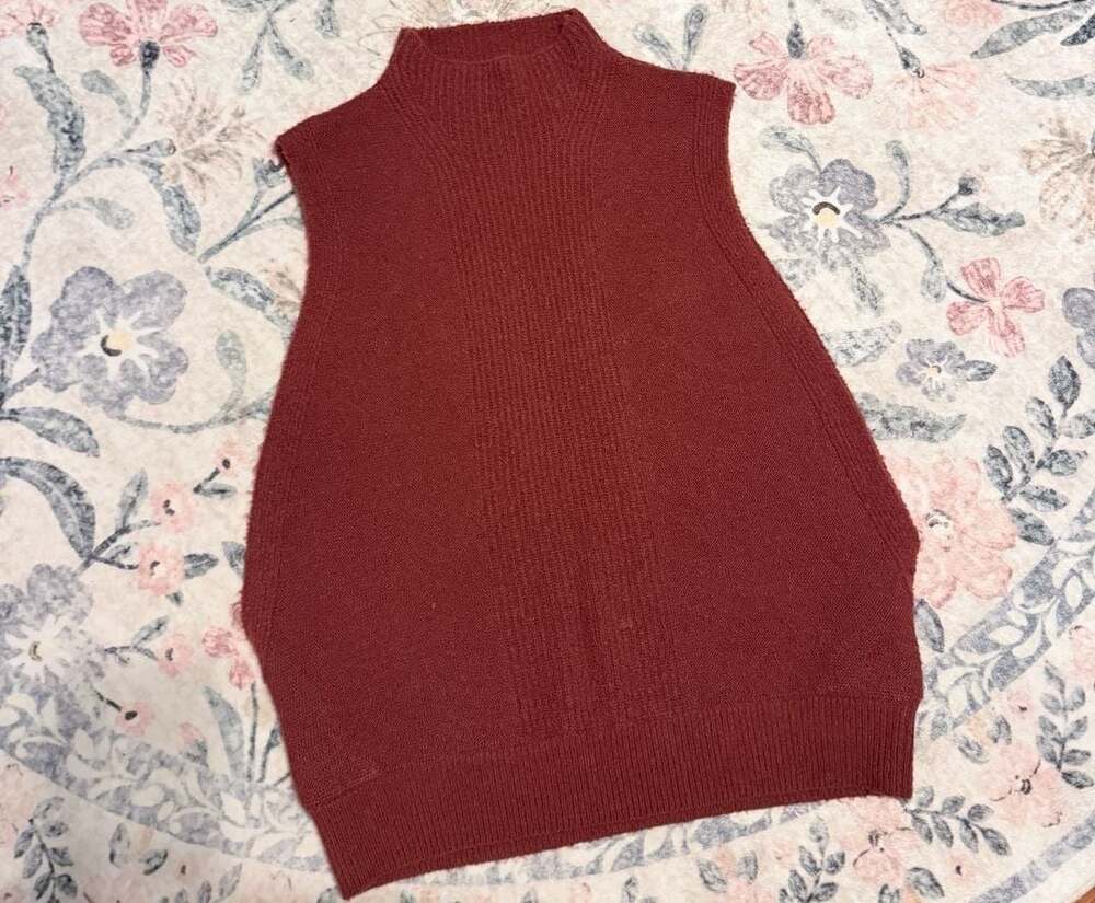 Gap Rust Red Wool/Alpaca blend Mock Neck Oversized Sweater Vest Woman's L